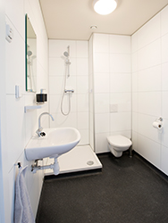 Voor de Irenehof in Panningen heeft Faay compleet geprefabriceerde badkamers geïnstalleerd.